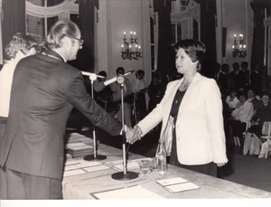Diplomáját orosz–pszichológia szakon szerezte 