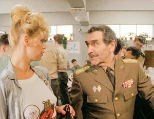 Sáfár Anikó karakteréért rajongtak a katonák, a képen Bárdy Györggyel