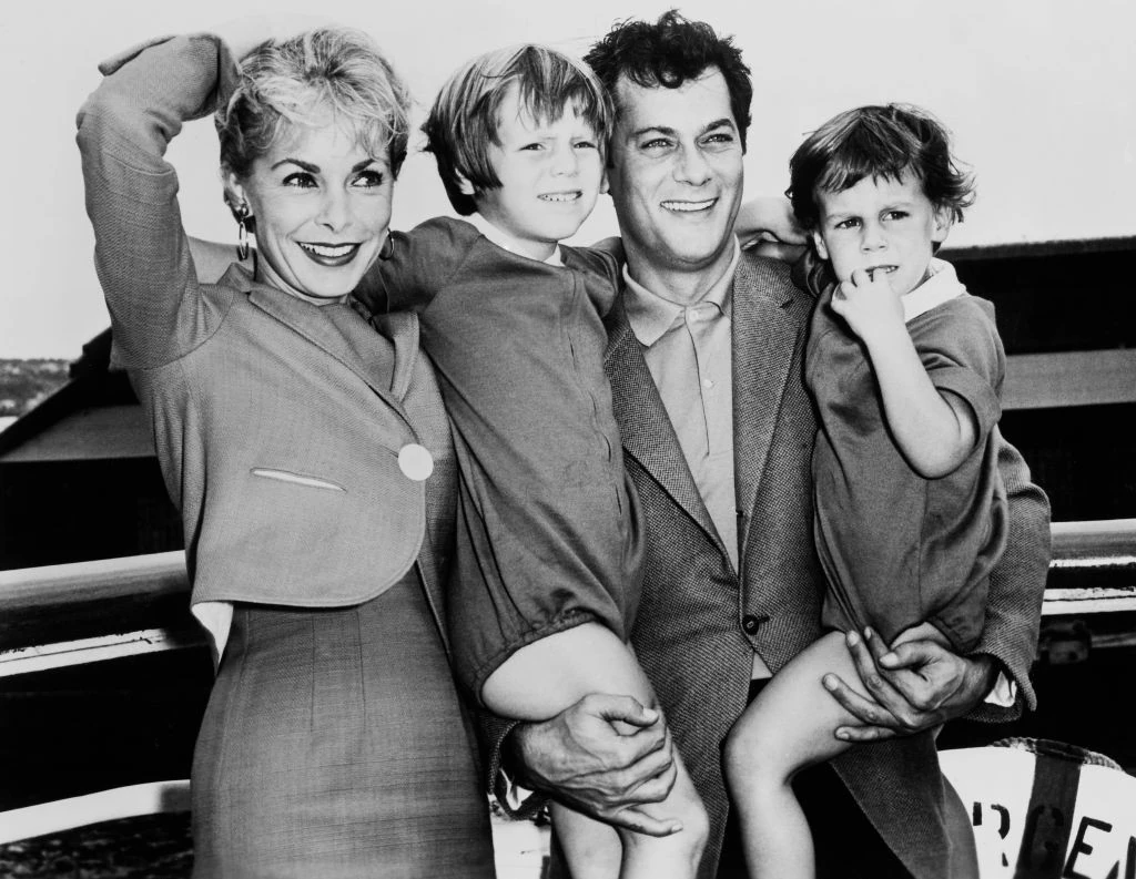 Tony Curtis és Janet Leigh a két kislányukkal