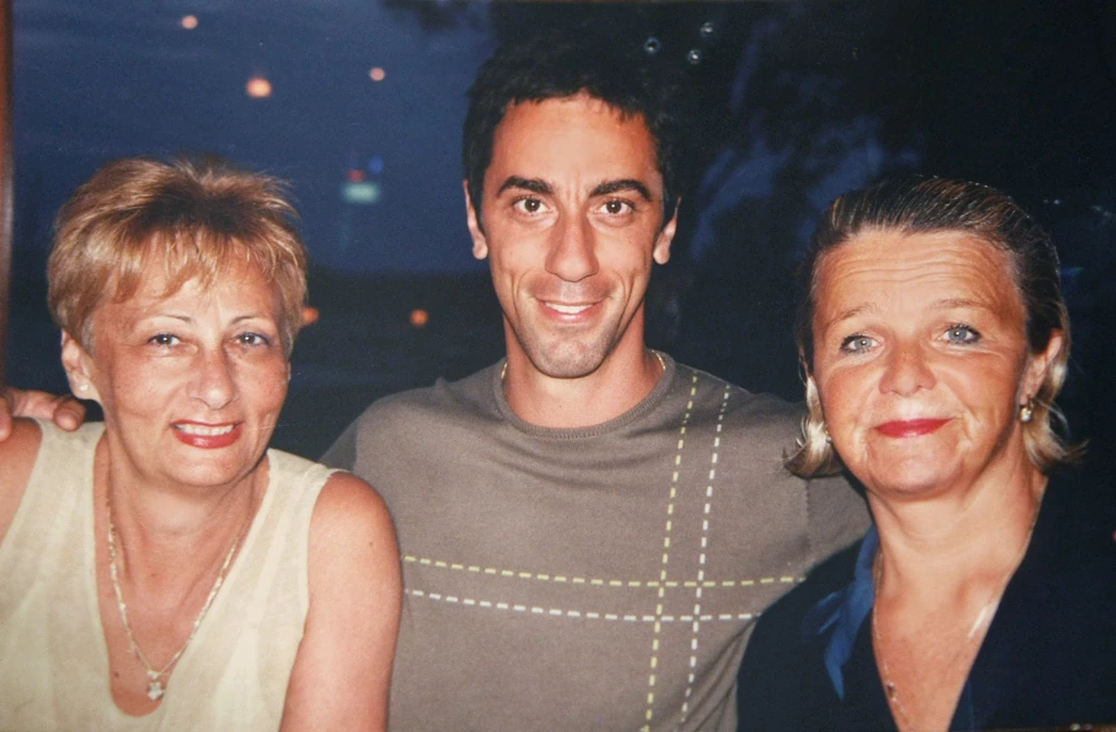 Édesanyjával és nővérével (Fotó: Ványi Ákos/fotocentral.hu)