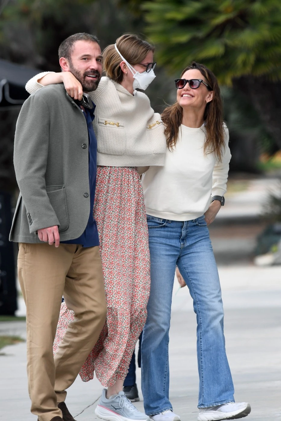 Ben Affleck és Jennifer pár hete a nagylányukkal. Violettel