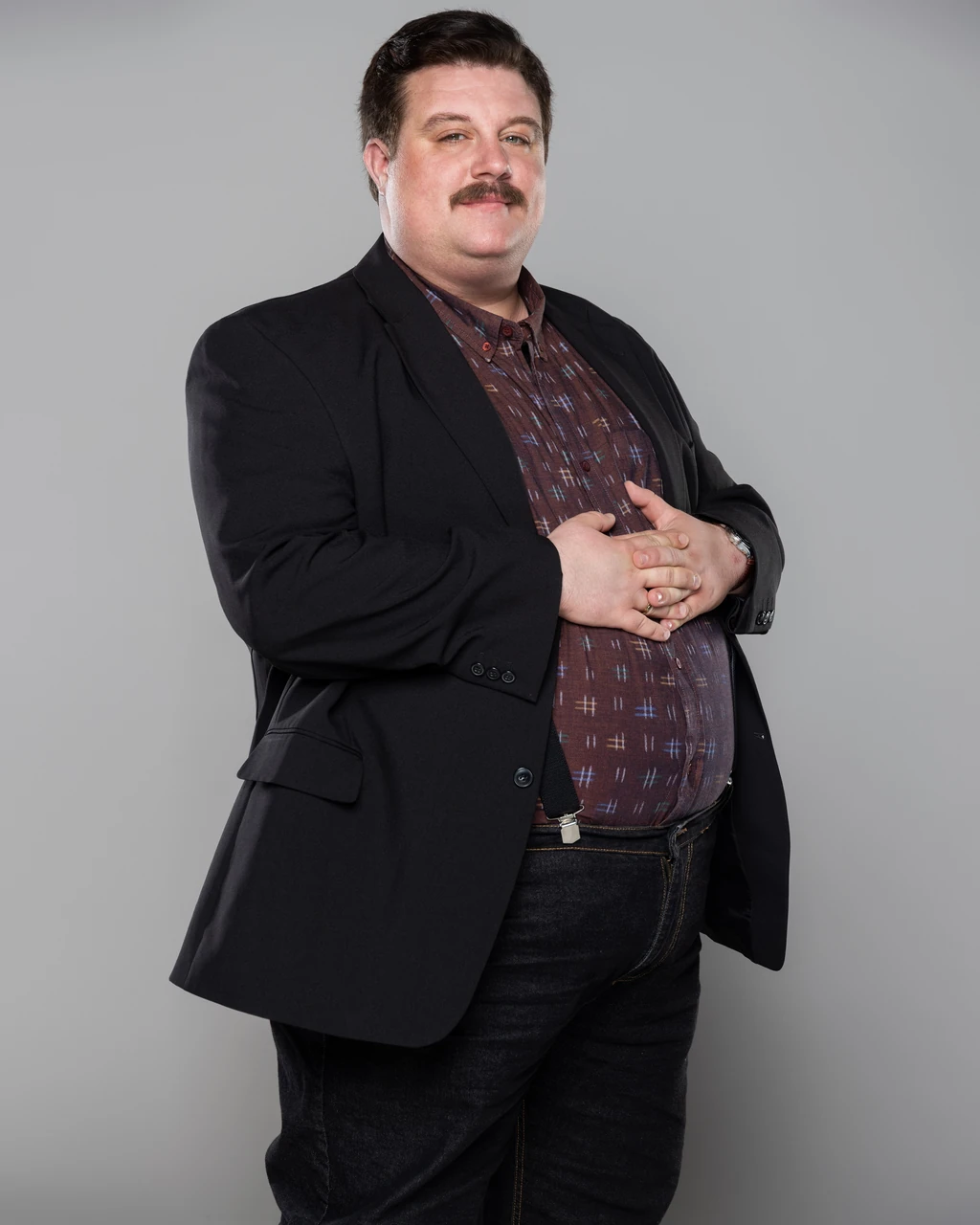 Takács Zalán tökéletesen hozta a pornókirály fizimiskáját