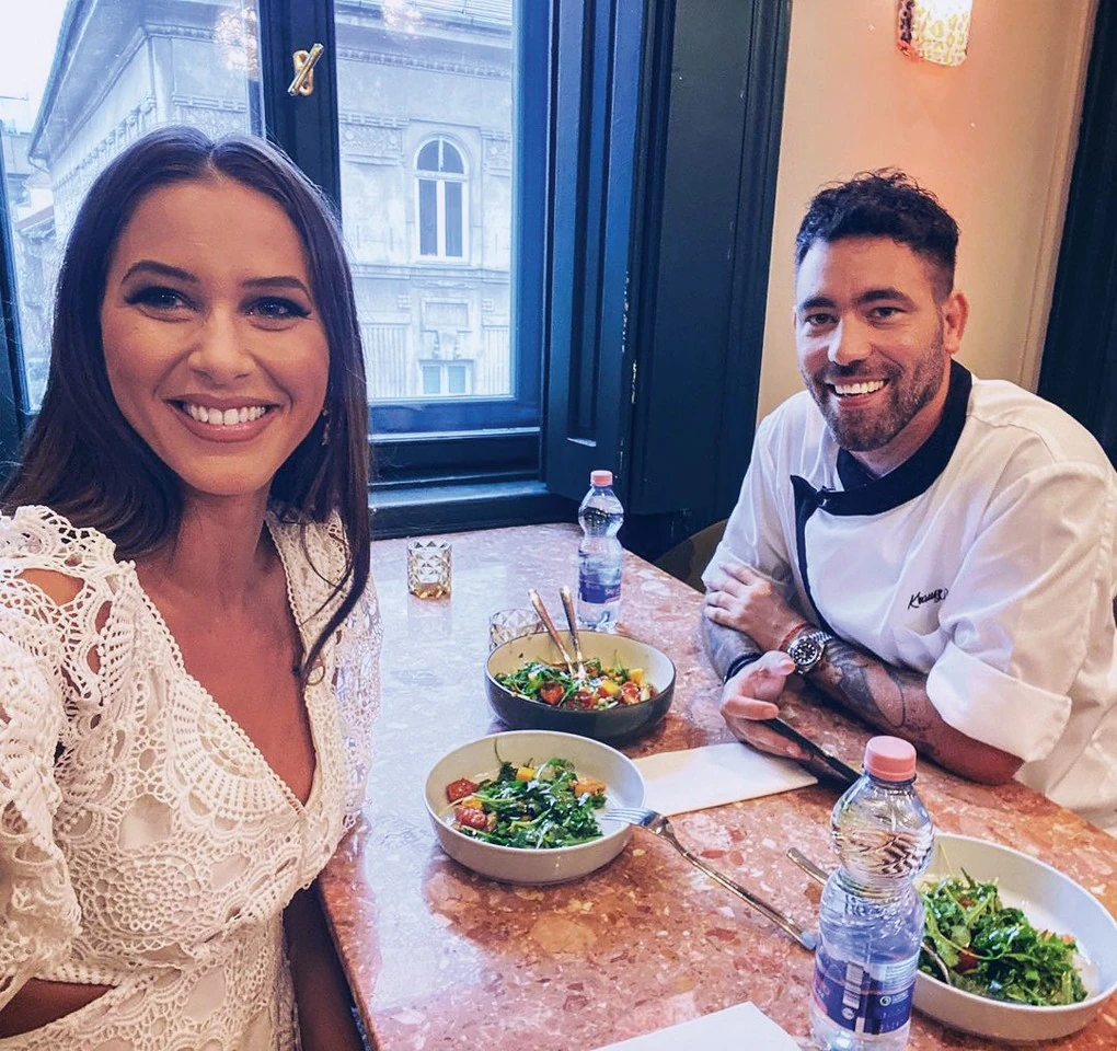 Párjával, a sztárséf Krausz Gáborral (Fotó: Archív)