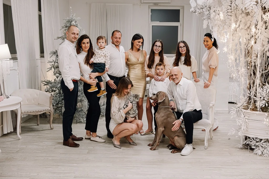 Együtt a nagy család: fia, lányai és unokája (Fotó: Archív)
