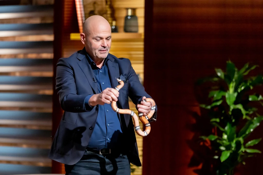 Moldován András a Cápák között című műsorban még egy kígyóval is megismerkedett