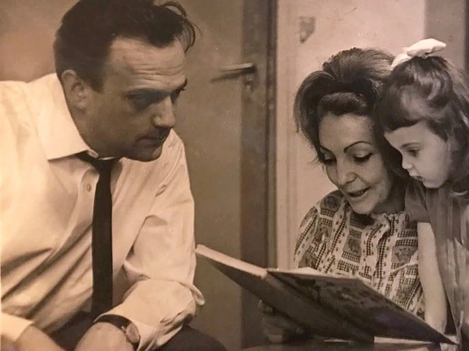 Bács Ferenc, Tanai Bella és Kati