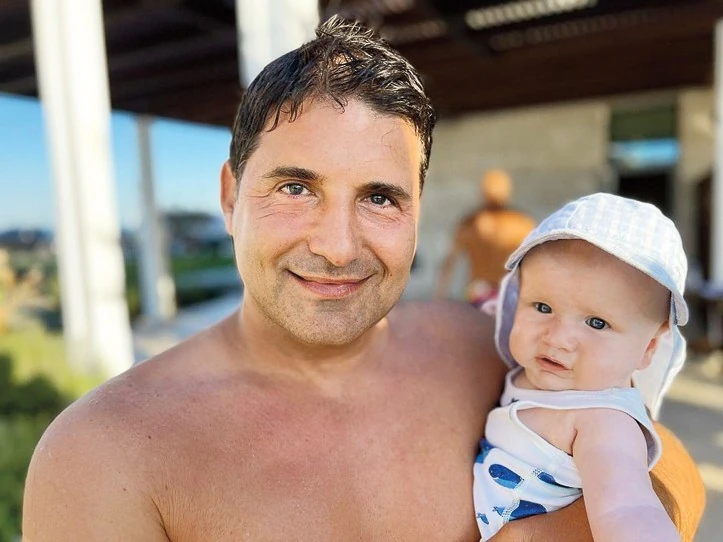 Apa és fia nagyon hasonlít egymásra (Fotó: Archív)