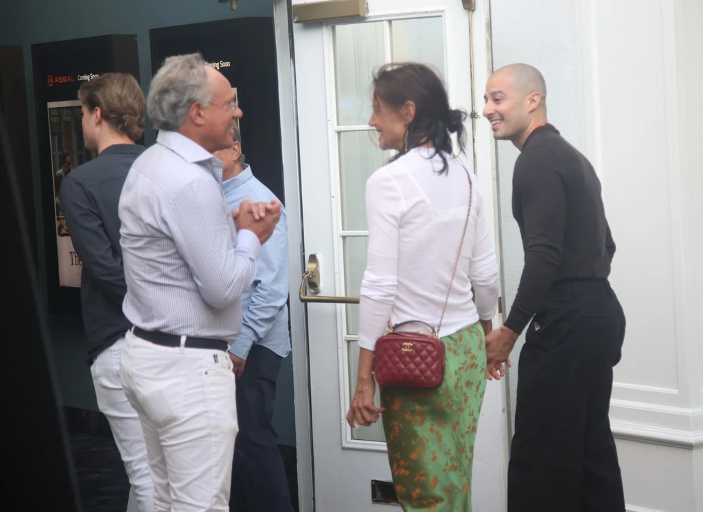 Katie Holmes és új párja, Jason Bard Yarmosky kézen fogva érkeztek egy vetítésre 