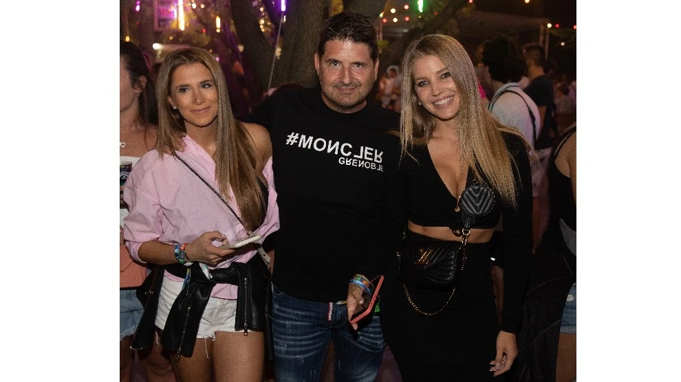 Szabó Zsófi Hajdú Péterrel és Láng Eszterrel mulatott