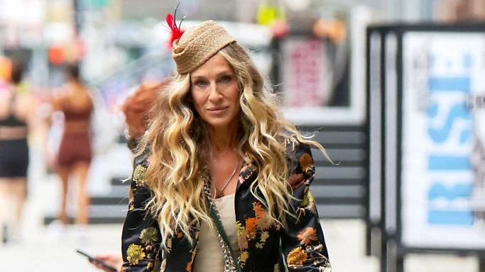 60 felett is hasat villant és tűsarkút húz: Sarah Jessica Parker elképesztő formában van
