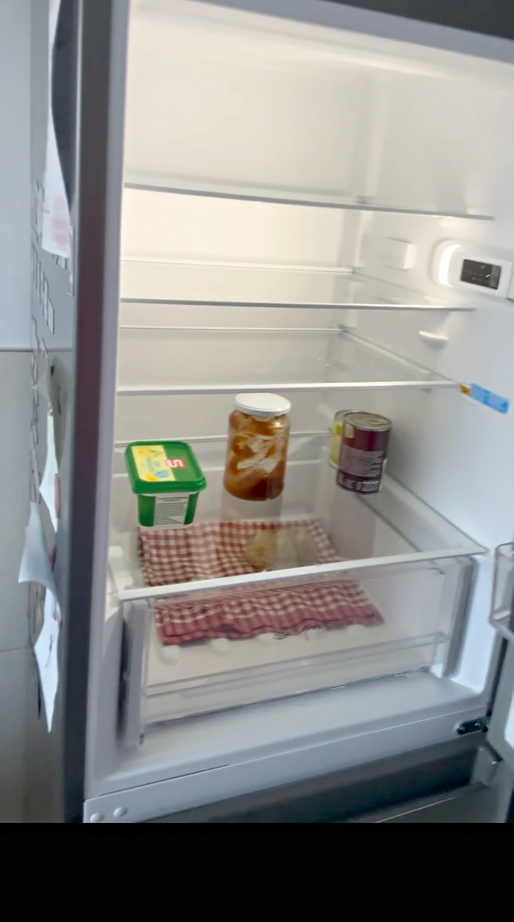 Amikor megmutatta az üres hűtőjét