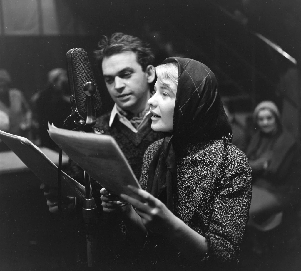 Az egri csillagokból készült rádiójáték felvételén Bodrogi Gyulával (Fotó: Szalay Zoltán/Fortepan)