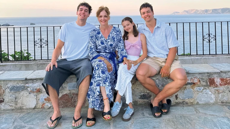 „A tetoválásra nemet mondtam, de a fülkilövésbe belementem” – Horváth Lili a Mamma Mia! szigetén ünnepelte az 50-et  