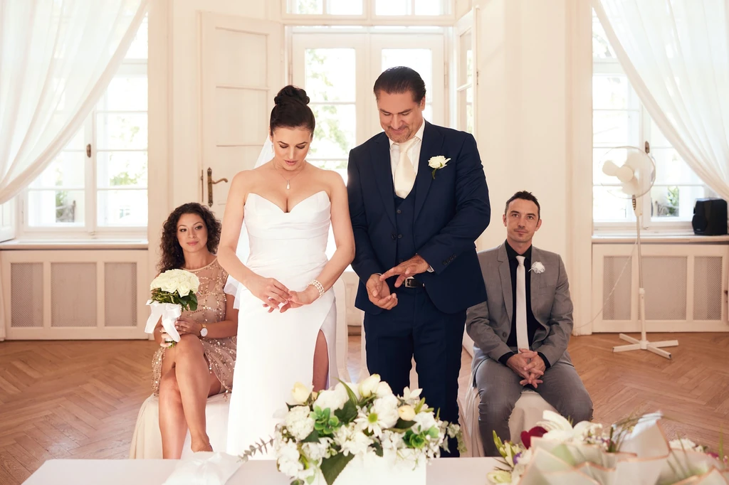 A polgári esküvő a Barabás Villában szűk körben zajlott