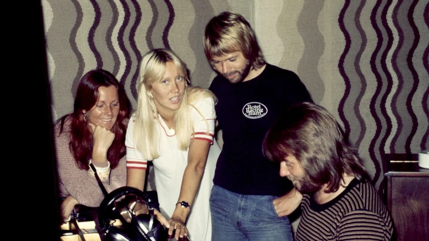 Az ABBA tagjai a hetvenes években egy stockholmi stúdióban