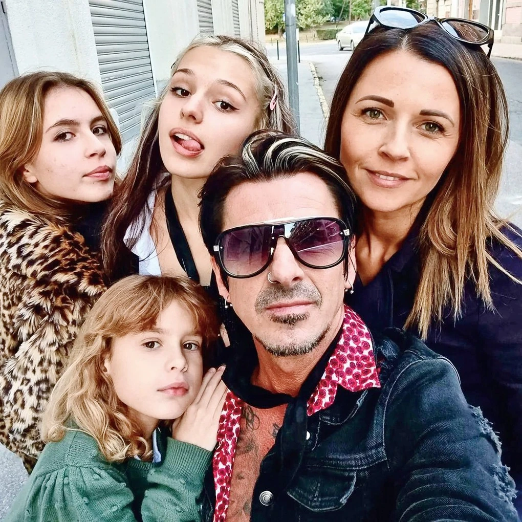 A család többi tagját sem hanyagolja el a legkisebb miatt (Fotó: Archív)