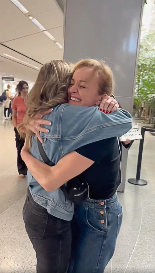 Úgy szorították egymást, ahogy csak tudták