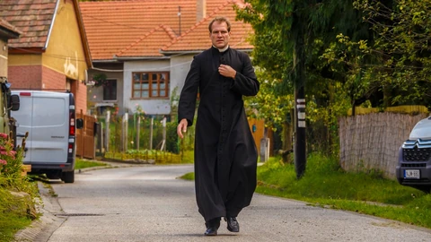 Schmied Zoltánnak, bárhol is jár, sokan Dicsértessék!-kel köszönnek 