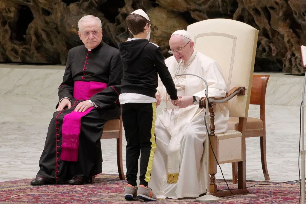 A beteg kisfiú, Paolo Bonavita Ferenc pápánál