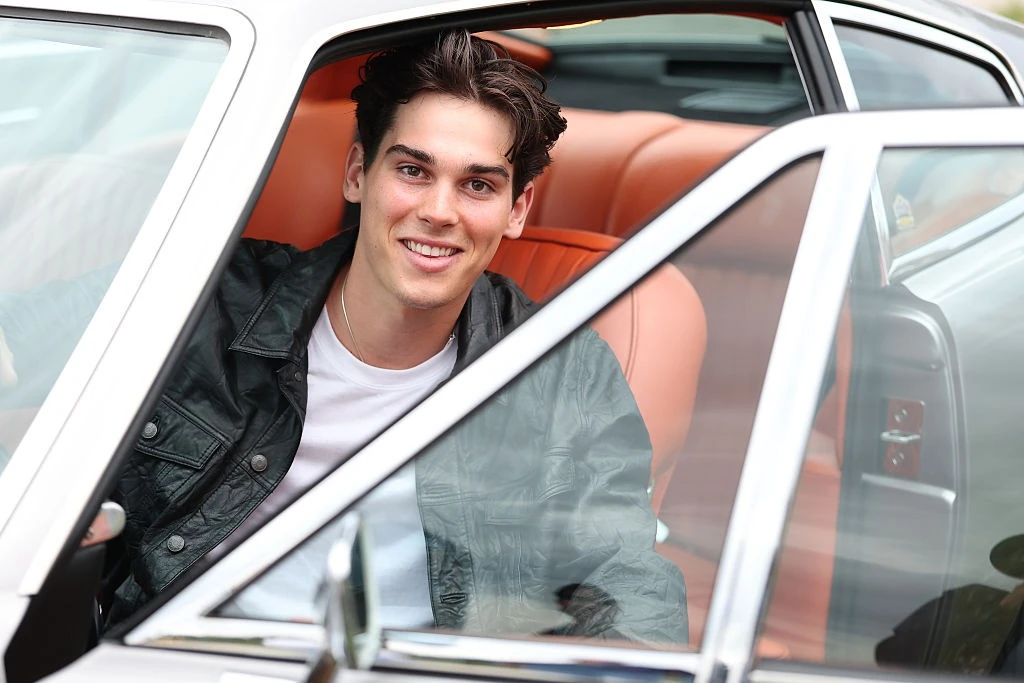 Paris Brosnan örökölte híres apja sármját (Fotó: Getty Images)