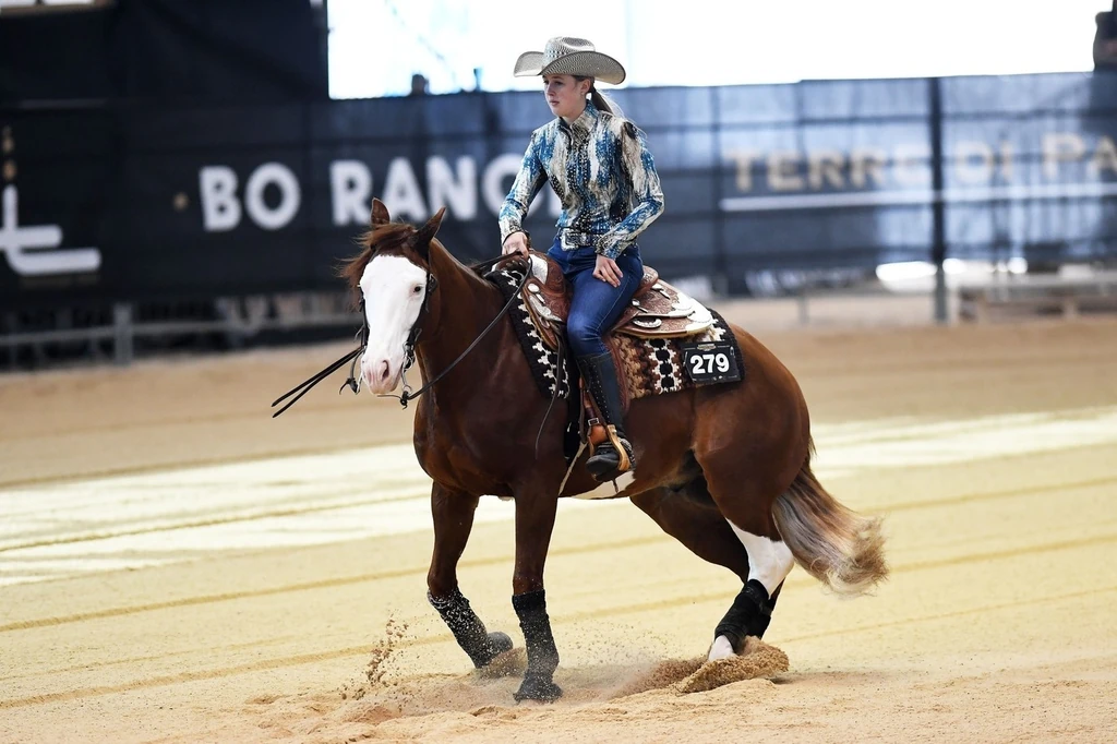 Gina-Maria westernlovaglásban versenyez