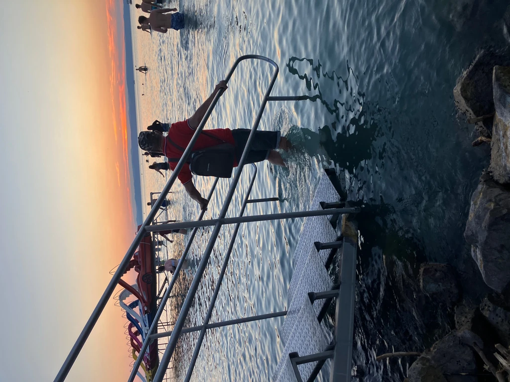 Szerencsére csak térdig ért a víz (Fotó: Archív)