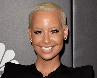Amber Rose Kanye Westtel barátnőjeként lett ismert és befutott modell Amerikában
