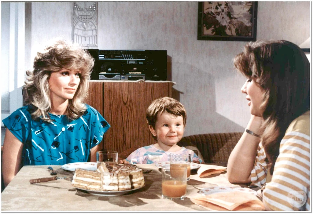 Kevesen tudják, hogy a sorozatban Szikszay Júlia lánya az őt megformáló Frajt Edit saját kislánya volt (Fotó: Story-Best Magán/fotocentral.hu)