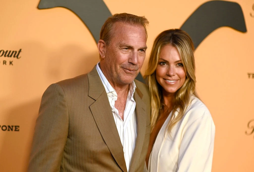 Costner a volt feleségével, Christine Baumgartnerrel 2019-ben a Yellowstone második évadának premierjén  