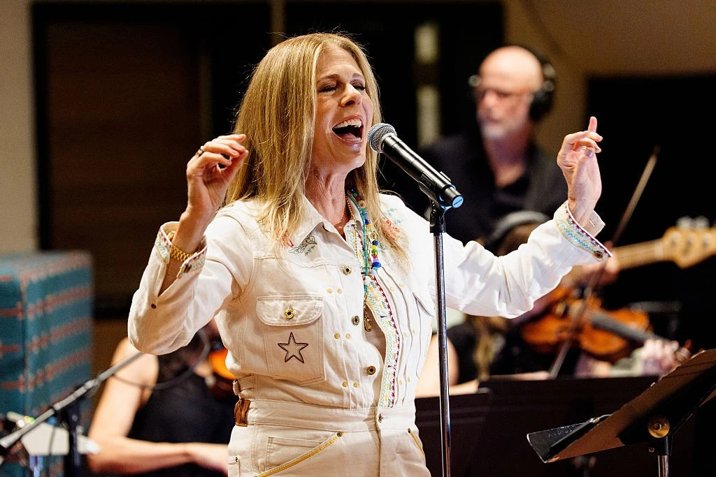 Rita Wilson nemcsak színészként, hanem énekesként is különleges tehetség 
