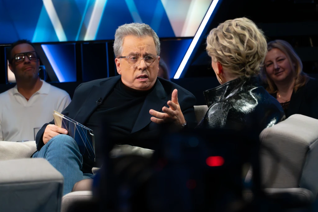 Fridi komoran hallgatta a színésznő mondandóját (Fotó: RTL)