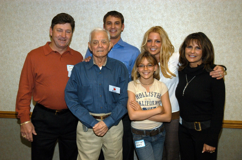 A Spears család: Jamie, Bryan, a nagypapa, June, Jamie-Lynn, Britney és Lynne (Fotó: Getty Images)