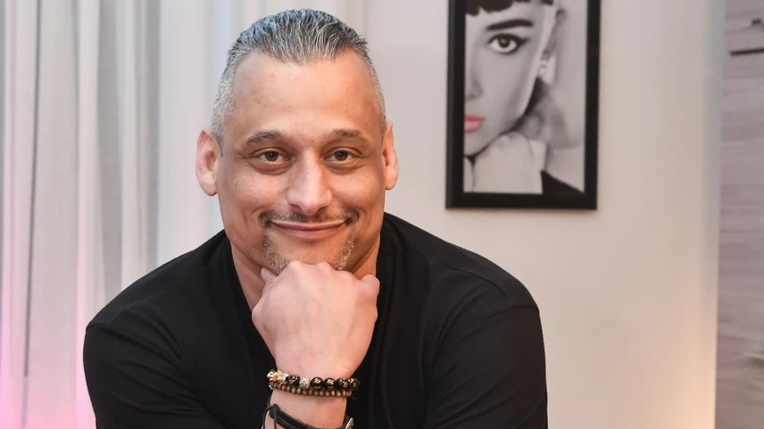 Bebe, azaz Abebe Dániel 50 éves lett, szerelmével másfél héten keresztül ünnepeltek