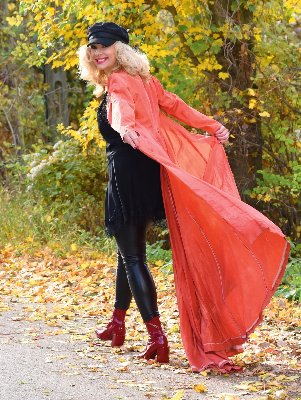 A sikkes nagymamának annyi ruhája van, hogy minden nap legalább ötször át tudna öltözni (Fotó: Olajos Piroska/fotocentral.hu)