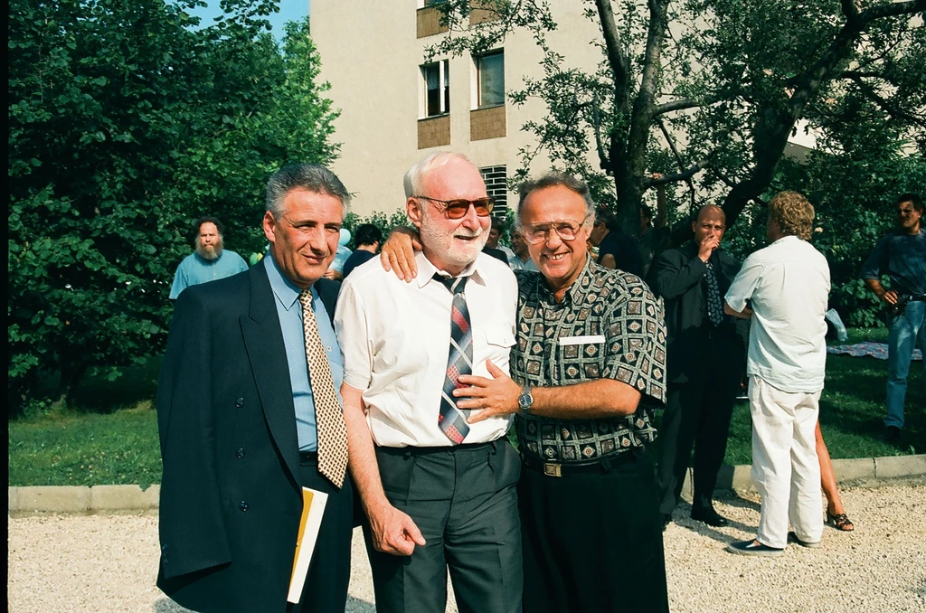 Barátjára, Sas Józsefre sokat gondol