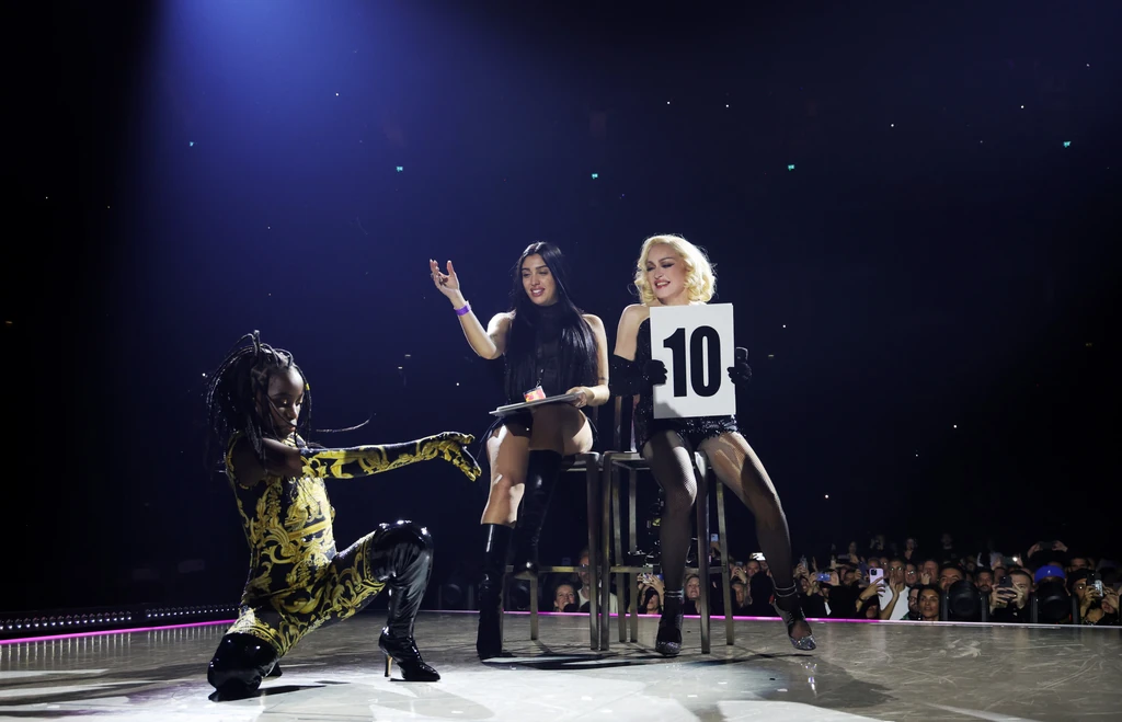 Estere, Lourdes és Madonna a The Celebration Tour koncertjén, Londonban