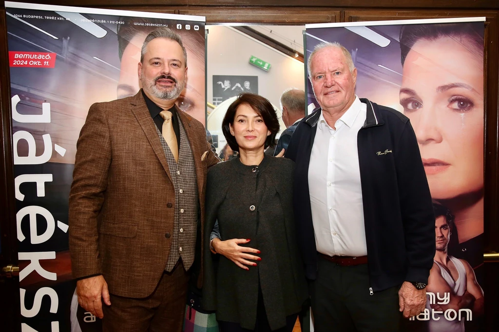 Dr. Kemény Dénes és felesége a teátrum igazgatójával, Bank Tamással (Fotó: Játékszín)