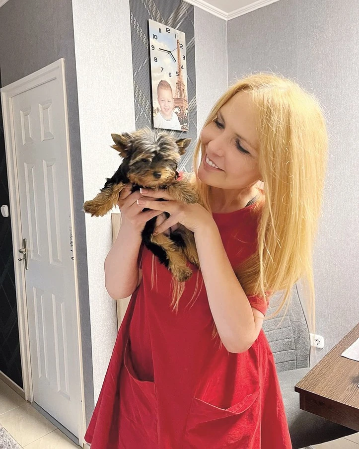 Kiskutyája csak néhány hetes (Fotó: Archív)