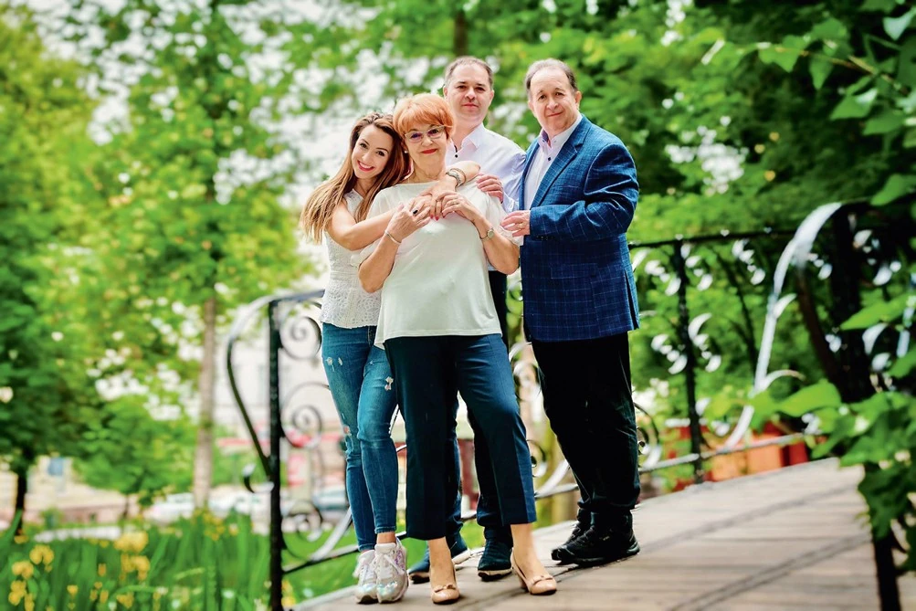 Egy nem is oly régi családi kép: még a szüleivel és a testvérével