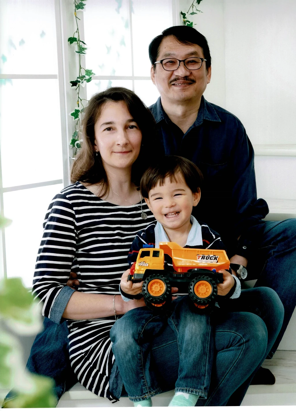 Petra lánya japán férjével és a tőle született kisfiával (Fotó: Archív)