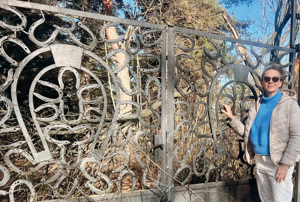 Pokorny Lia nemrég járt Gobbi Hilda egykor szebb napokat látott villájánál