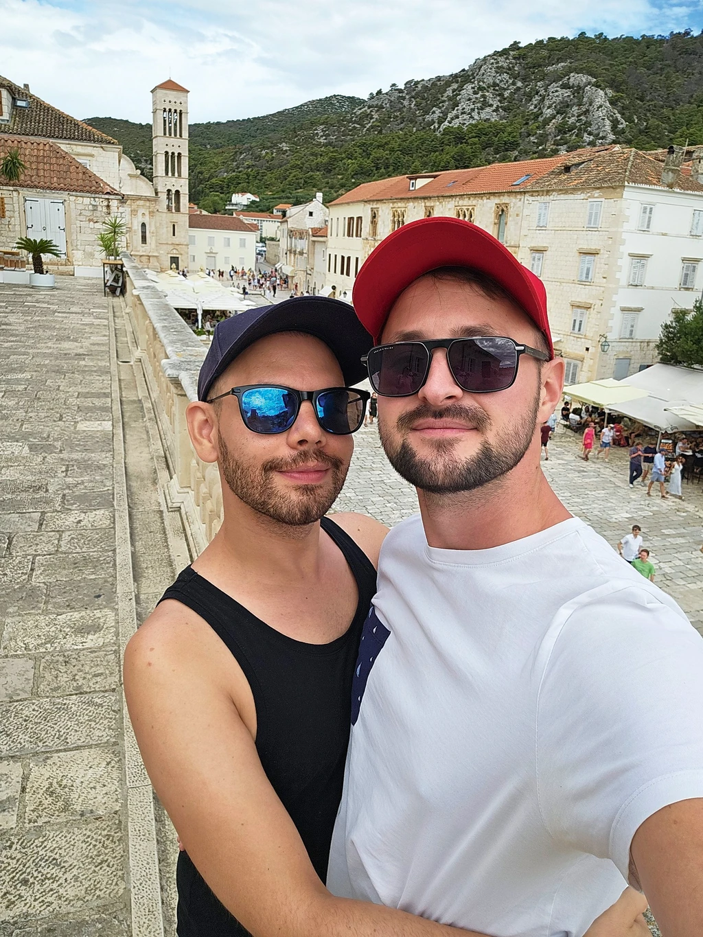 Hosszú ideje párkapcsolatban él