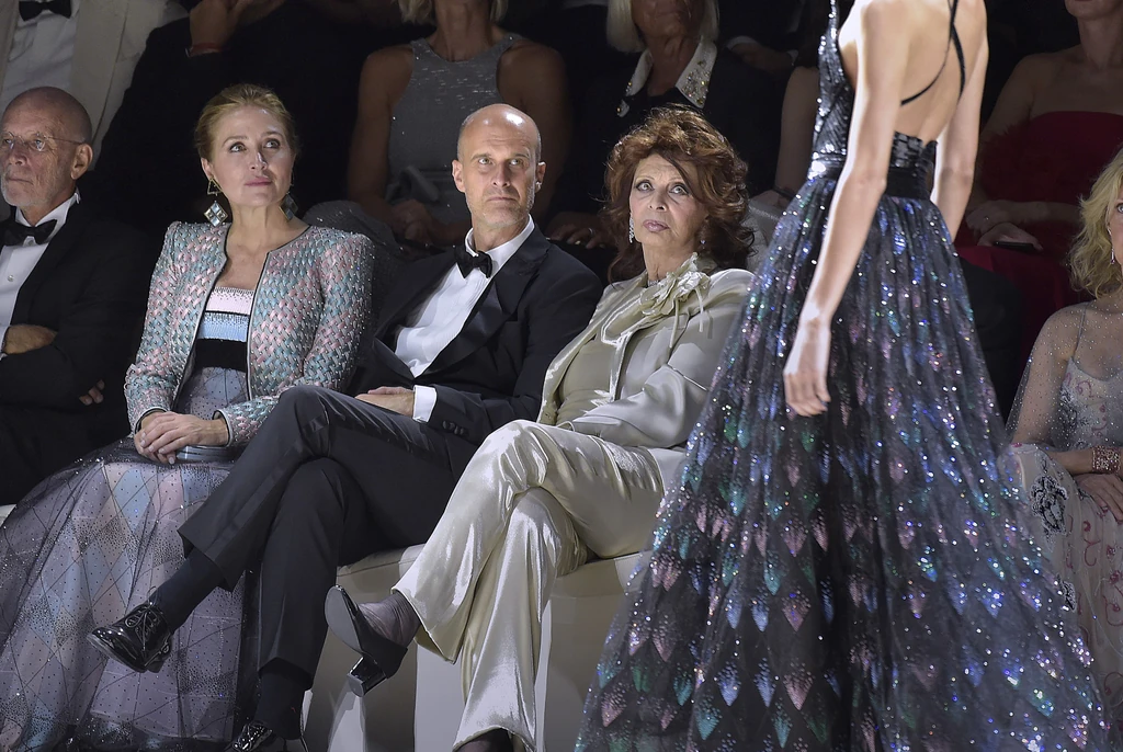 Kisebbik fiával az Armani bemutatóján (Fotó: Getty Images)