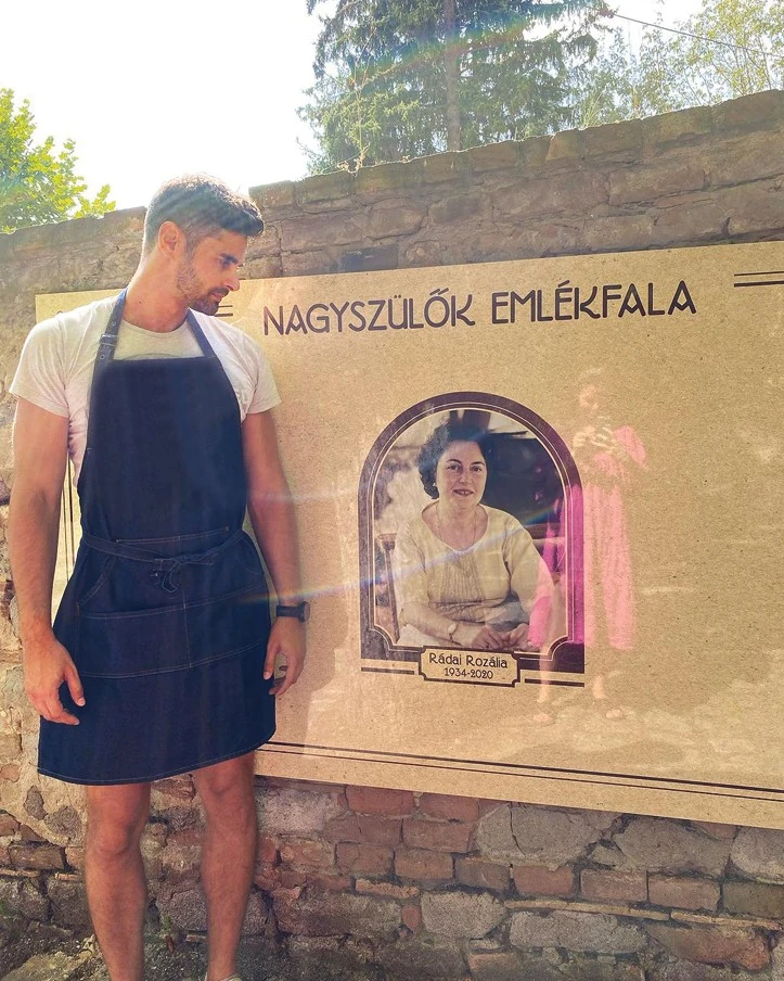 A vendégek felírhatják egy falra a nagyszülőktől származó kedvenc idézeteiket