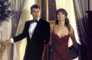  Szexi Bond-lányként Pierce Brosnan oldalán