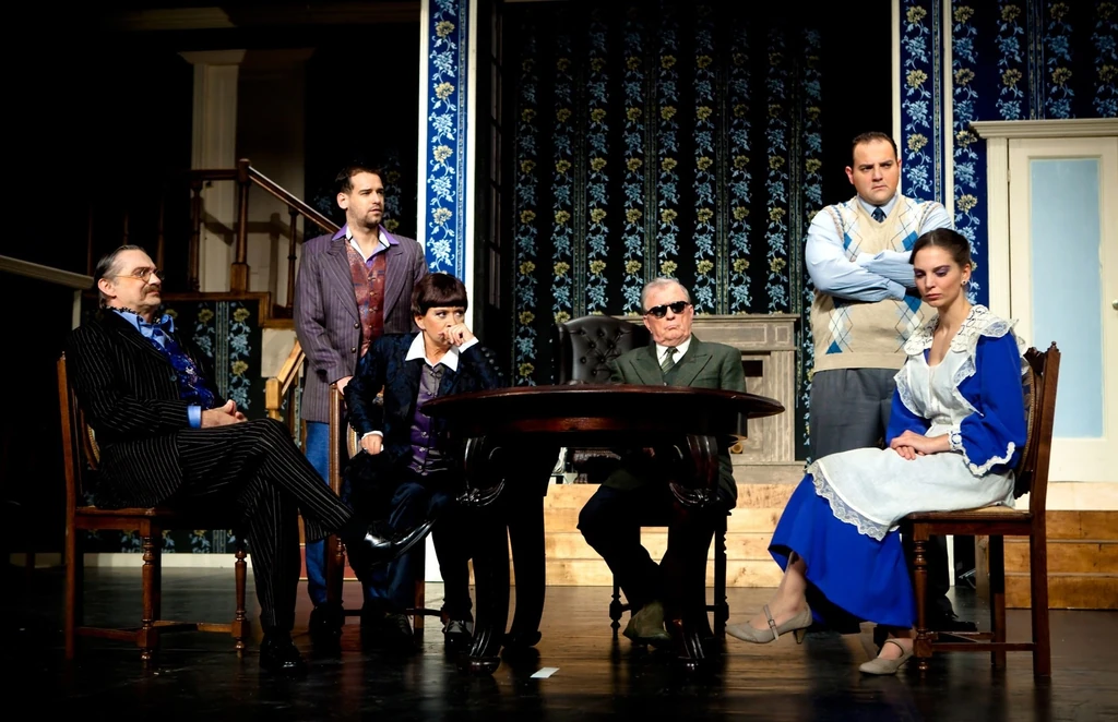 Színházban is játszott