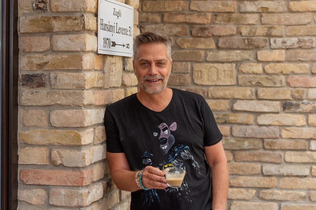 A nagy dumás műsorvezető mindent megtett, hogy felhívja magára a figyelmet (Fotó: Fülöp Dániel/fotocentral.hu)