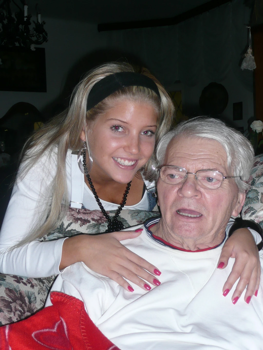 Szabó Gyula mindvégig óvni próbálta Szabó Zsófit a színész pályától, ám végül a színház utolsó székein törölgette könnyeit lányát látva. Fotó: Archív