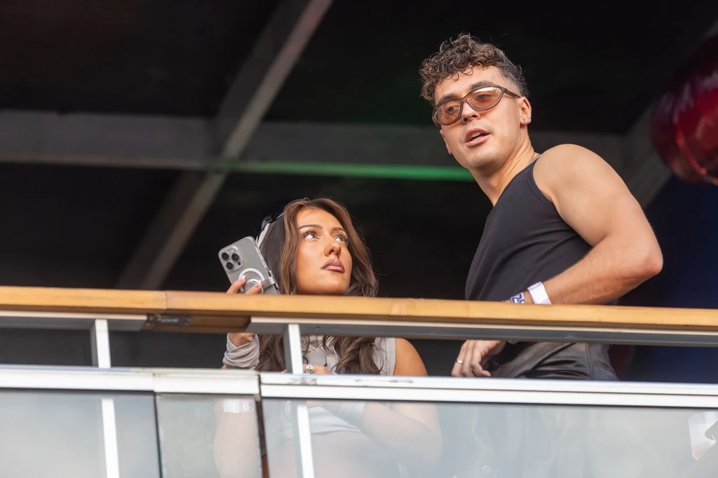 Mihályfi Luca és párja, Hegyes Berci kamerával figyeli a bejáratukat