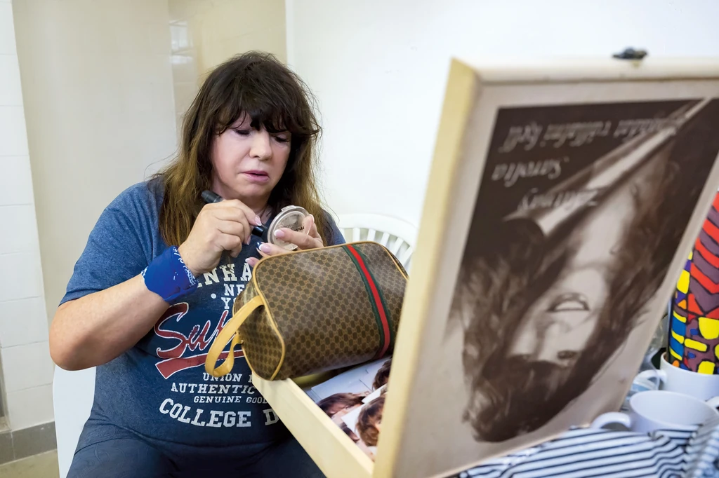 Sminkjét mindig maga készíti (Fotó: Schumy Csaba)